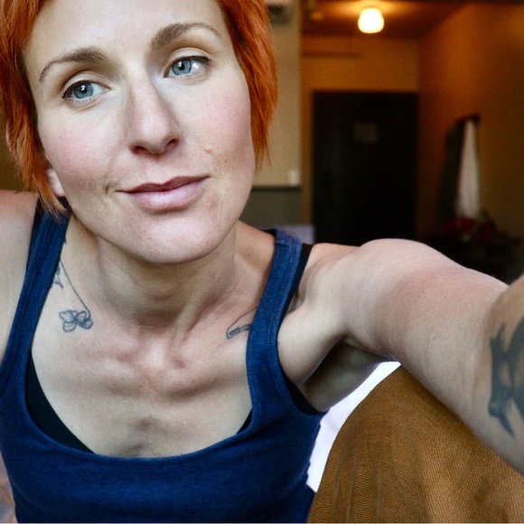 Meet your Posher, Jessica - Picture 3 of 5